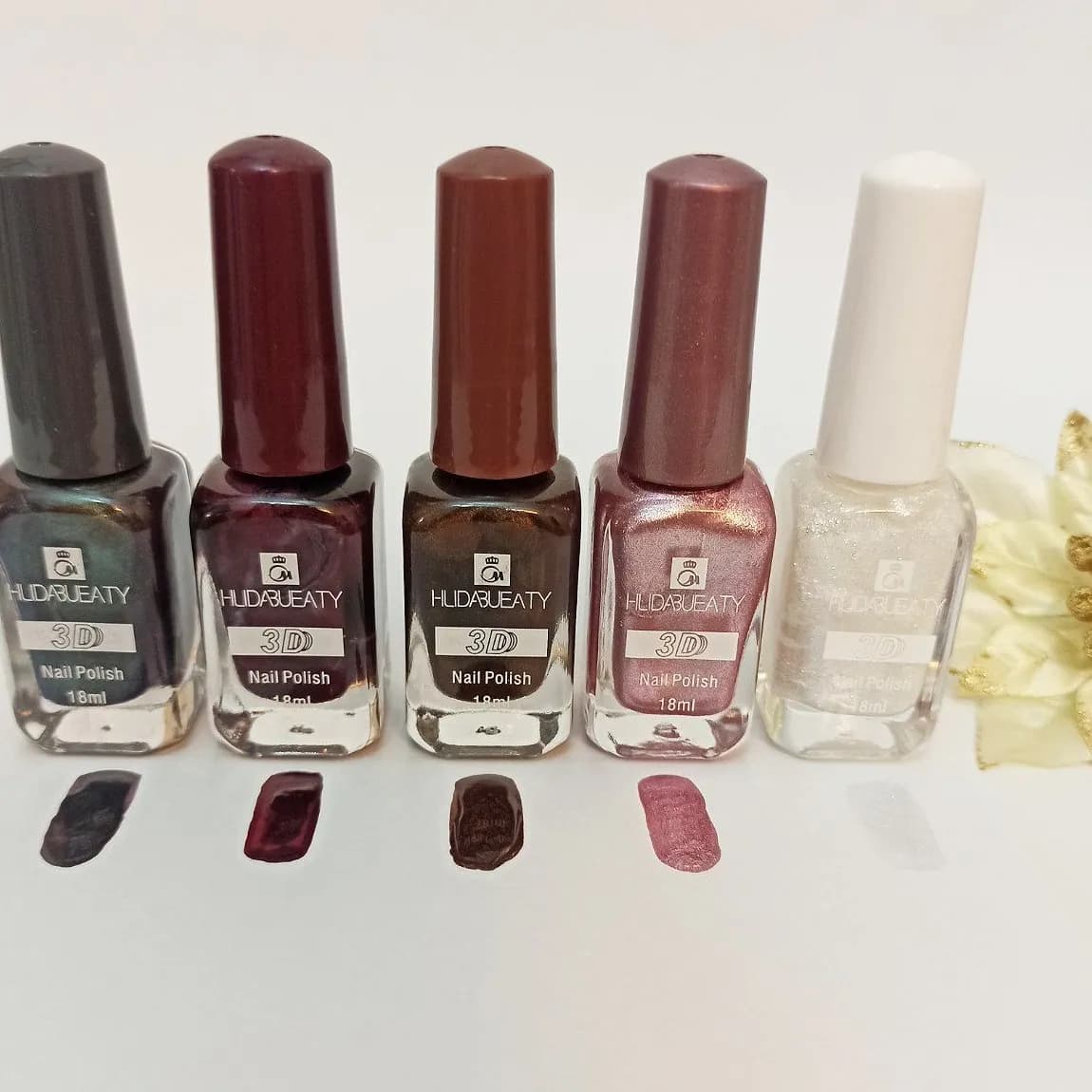 لاک ناخن شاین هدی بیوتی (Huda Beauty) با فرمولاسیون براق و پوشش‌دهی عالی — تصویر ۶
