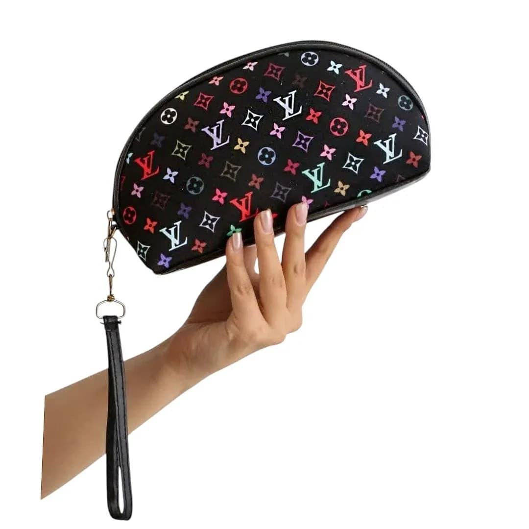 کیف لوازم آرایشی مدل نیم‌دایره طرح لویی ویتون (Louis Vuitton)