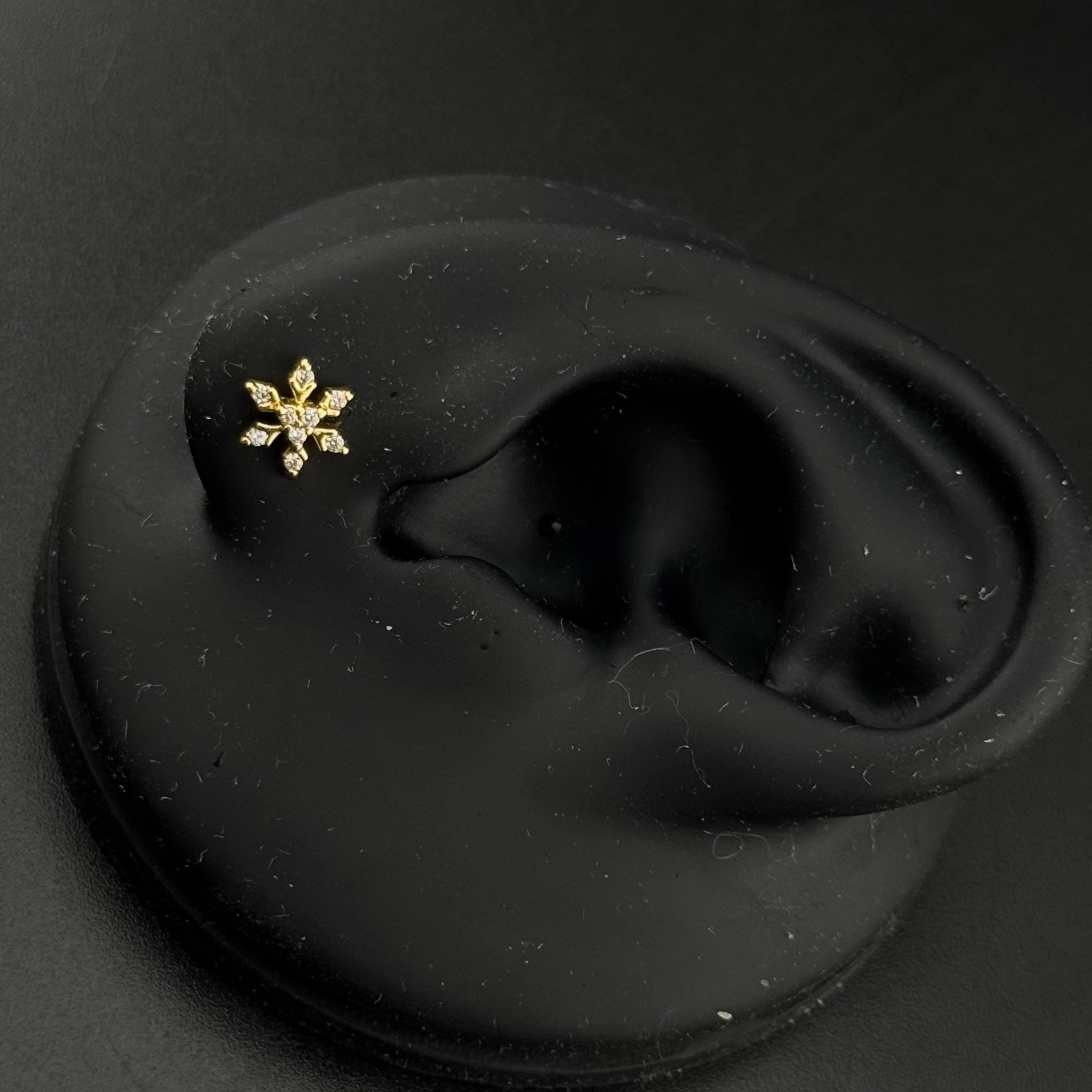 پیرسینگ طرح Snowflake (دانه برف)
