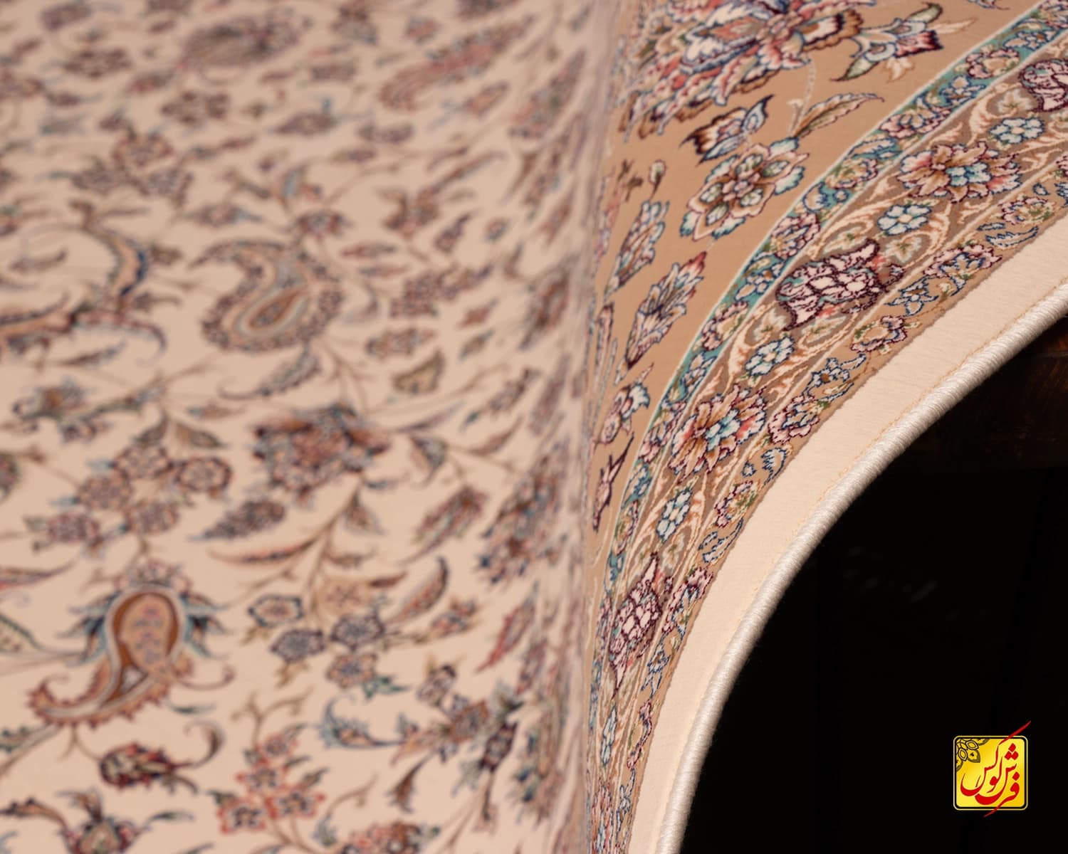 فرش کلاسیک 7542 کرم حاشیه بژ — تصویر ۶