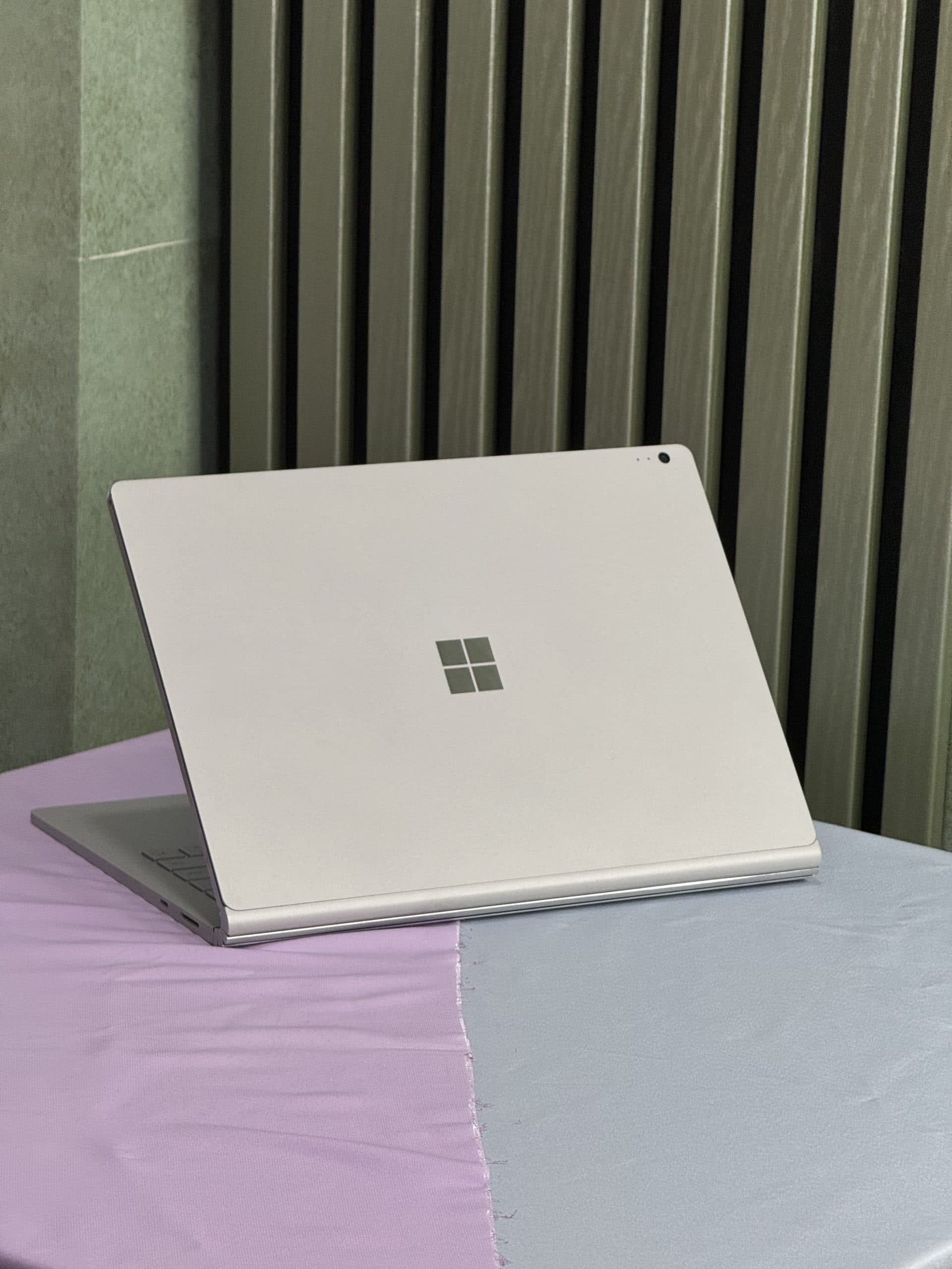 لپ تاپ مایکروسافت Surface Book 2 پردازنده i5 ظرفیت ۲۵۶ گیگابایت رم ۸ گیگابایت سایز ۱۳.۵ اینچ لمسی — تصویر ۲