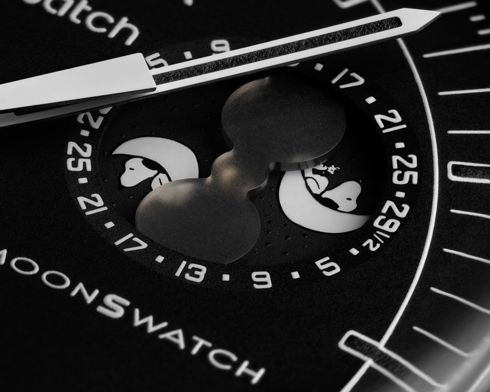 ساعت امگا سواچ مدل MISSION TO THE MOONPHASE – مشکی — تصویر ۷
