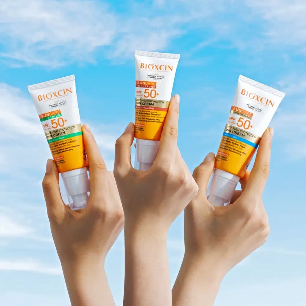 کرم ضد آفتاب بی رنگ بیوکسین با +SPF 50 – پوست مستعد لک | حجم 50 میل — تصویر ۳