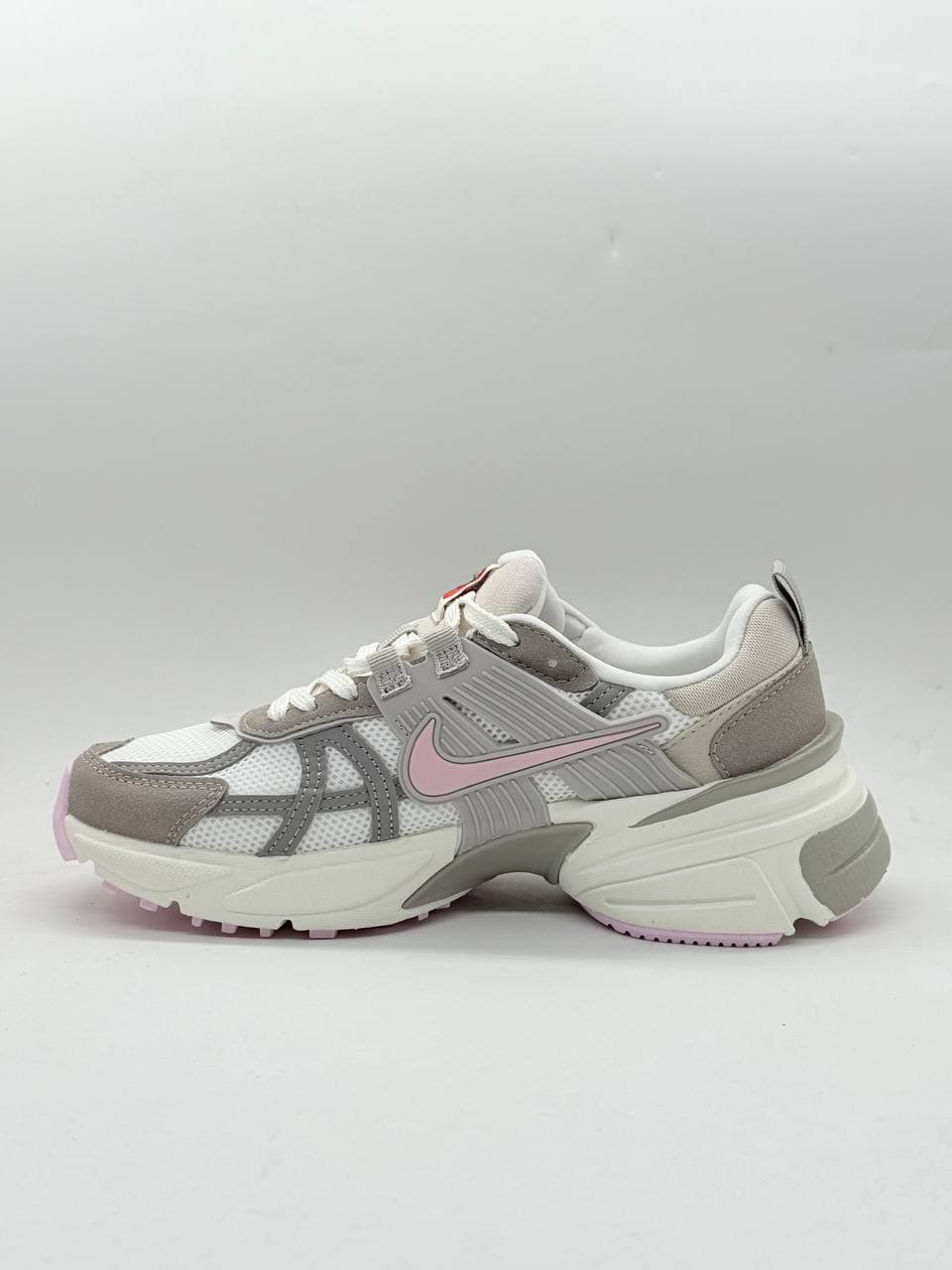 کتونی نایک وی تو کی صورتی قهوه ای Nike V2K pink brown sneakers — تصویر ۳