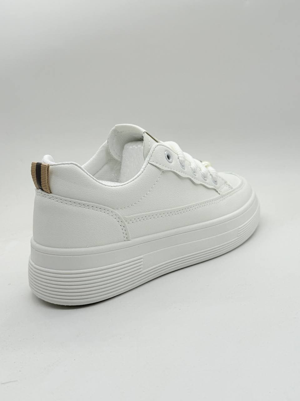 کفش ونس لژدار سفید خاکی White and Khaki Vance Loafers — تصویر ۳