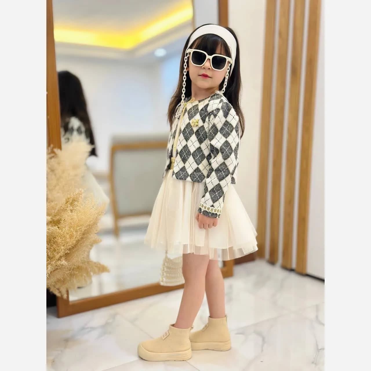 ست سه تیکه کت و تاپ و دامن مجلسی دخترانه مدل پرنسا — تصویر ۳