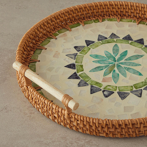 سینی گرد حصیری صدفی انگلیش هوم مدل Adelaide Pearlescent Rattan — تصویر ۳