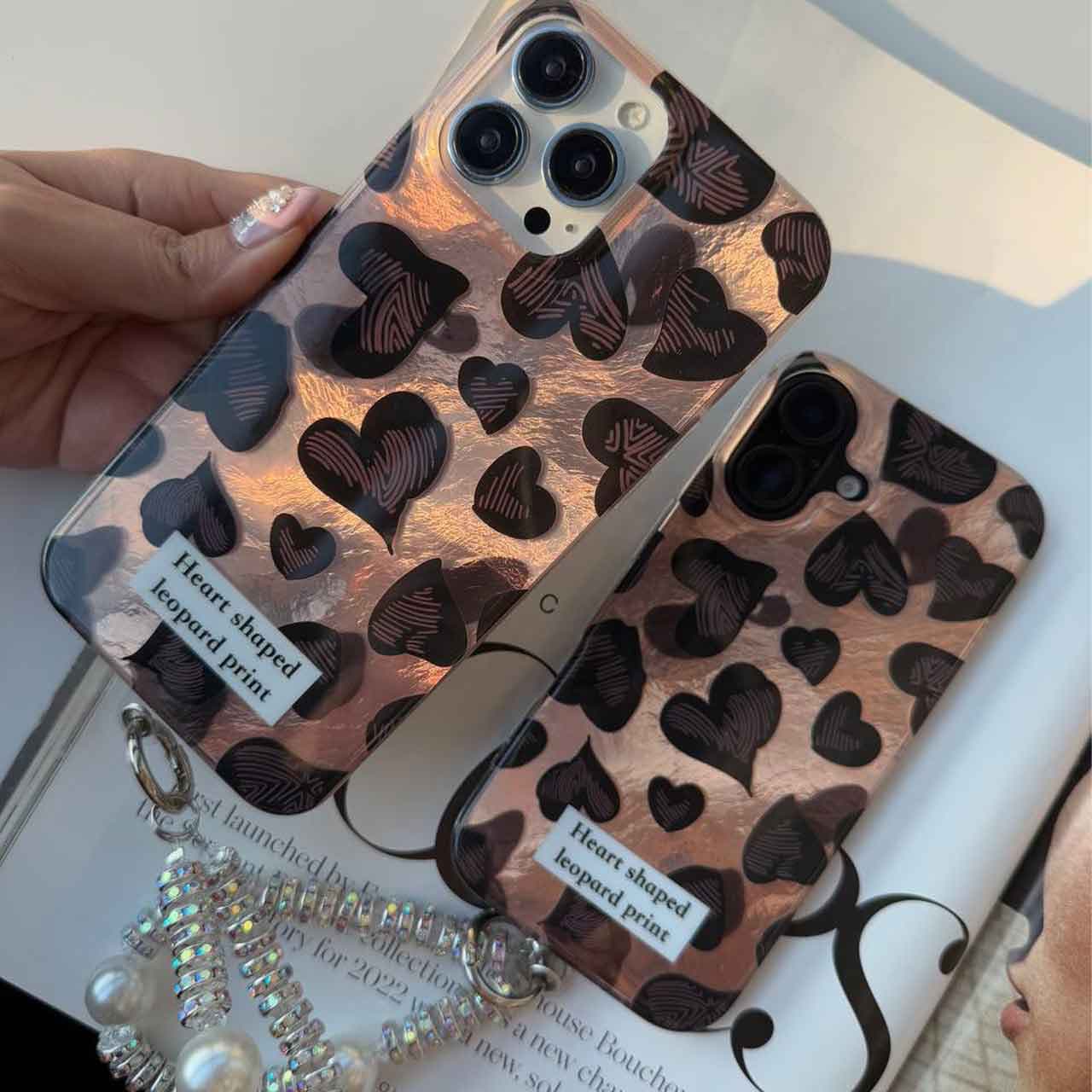 قاب Leopard Heart همراه با بند توپی برای گوشی های آیفون
