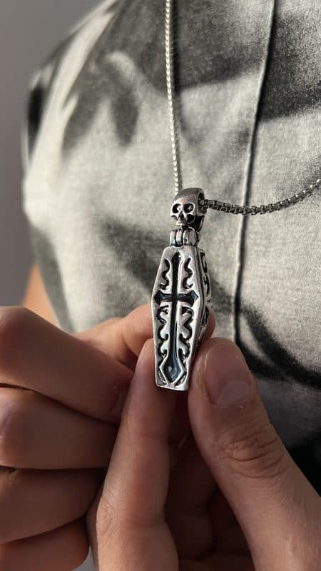 گردنبند تابوت (شب تاب)