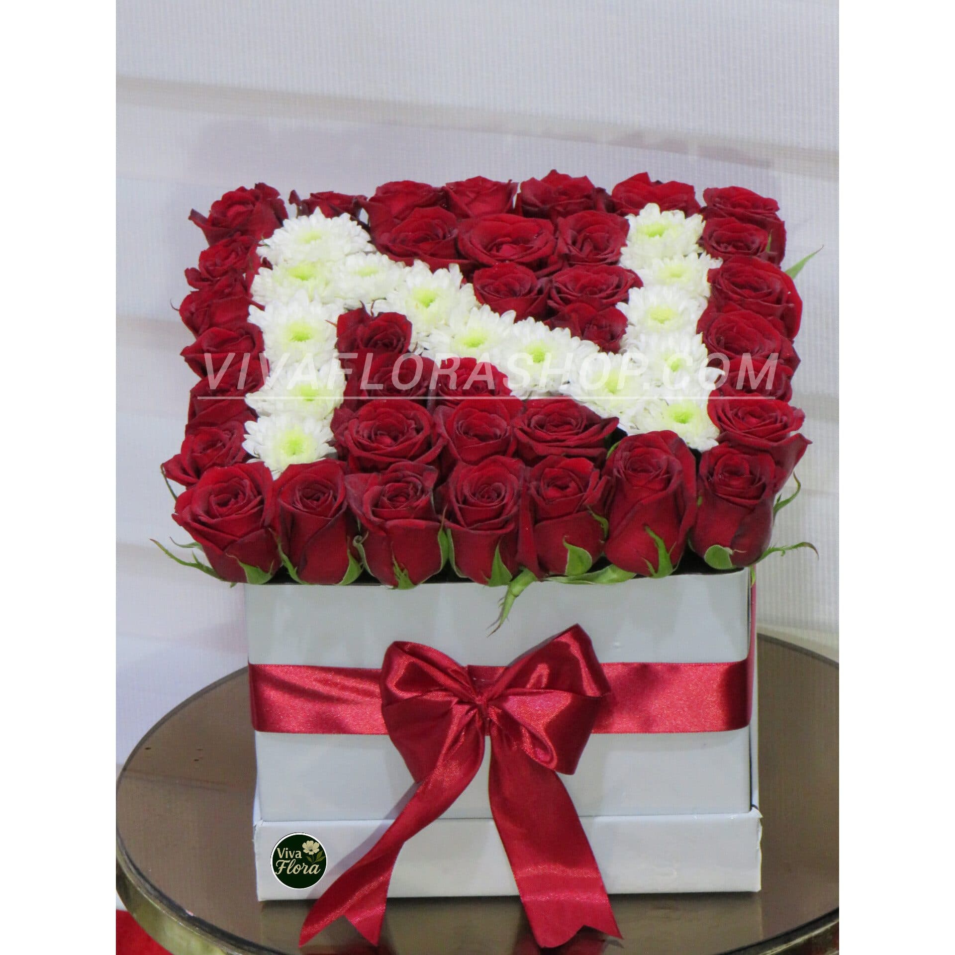 باکس گل رز نورا با حرف N