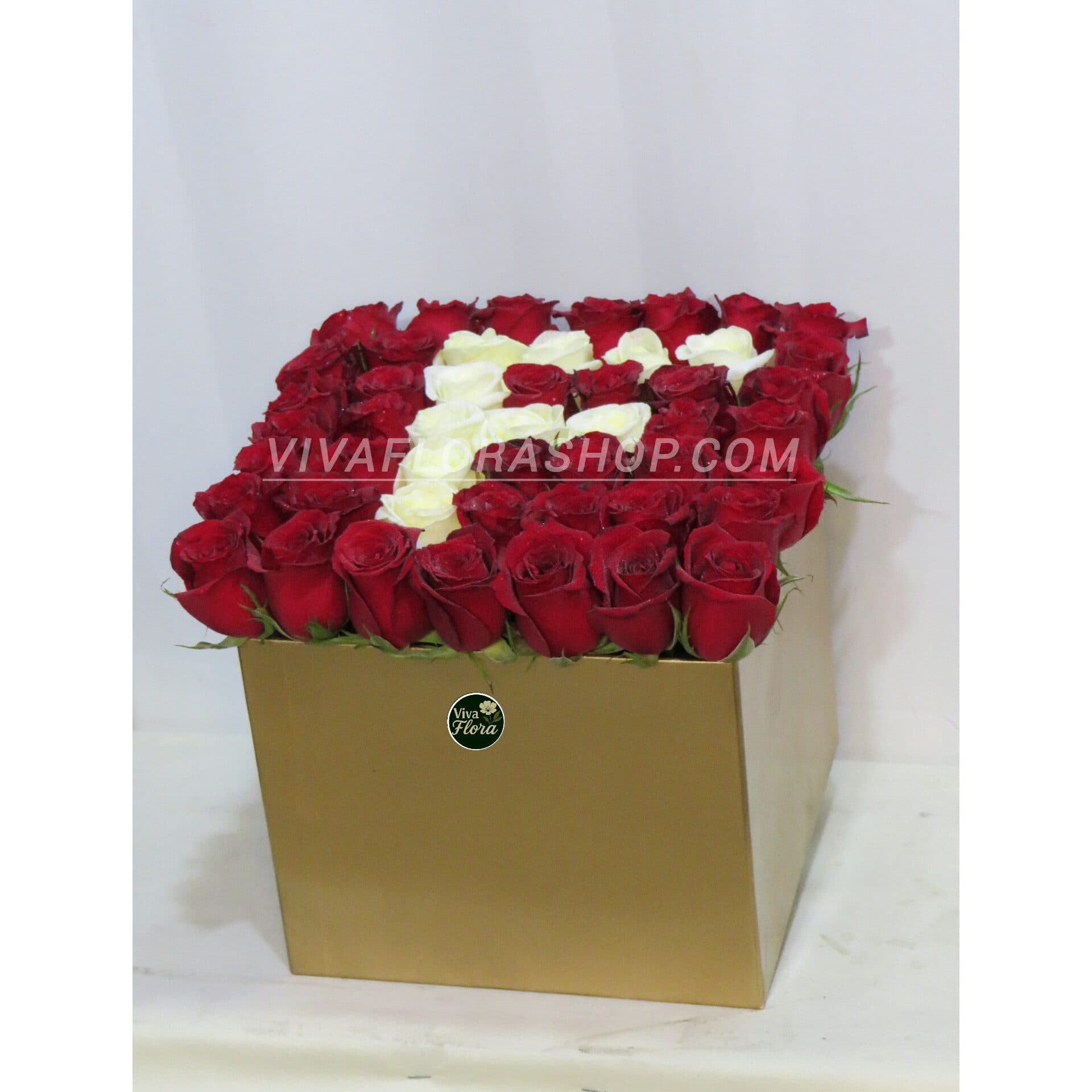 باکس گل رز با حرف F
