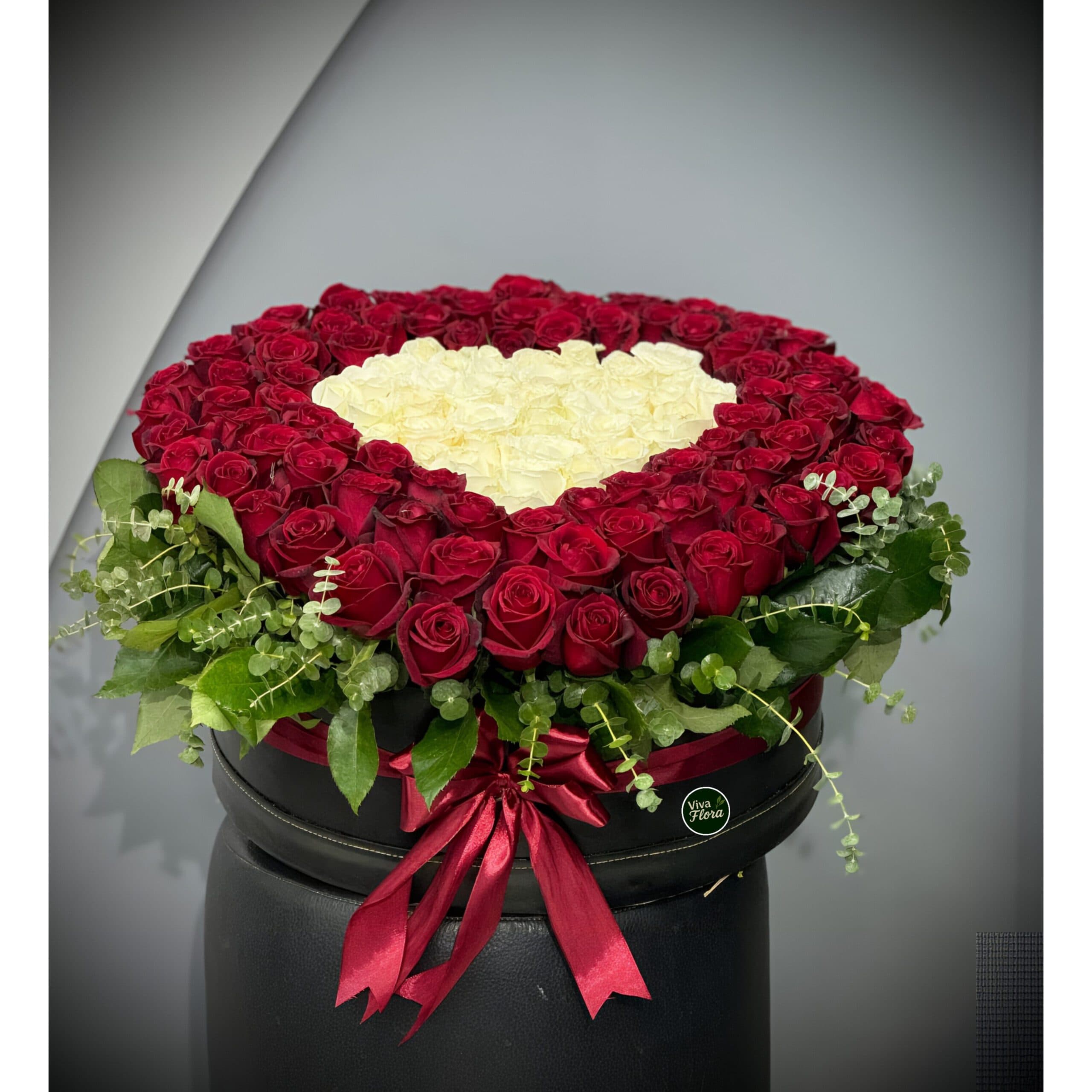 باکس گل رز قلبی 100 شاخه لاکچری