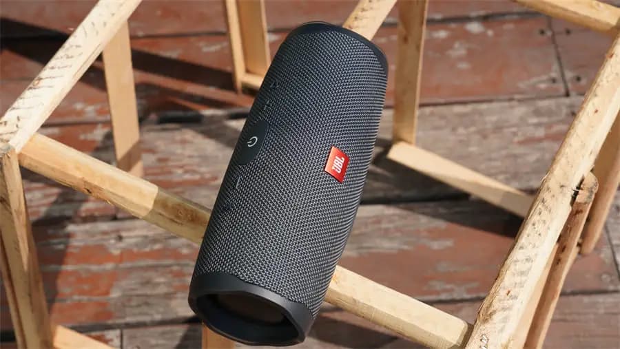 اسپیکر بلوتوثی ضد آب جی بی ال 2 JBL Charge Essential (مشکی) — تصویر ۲