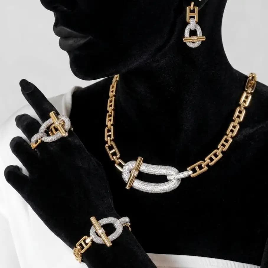 سرویس زنانه مجلسی گردنبند-گوشواره-دستبند-انگشتر جواهری هرمس نگین hermes رنگ ثابت کد amp — تصویر ۲