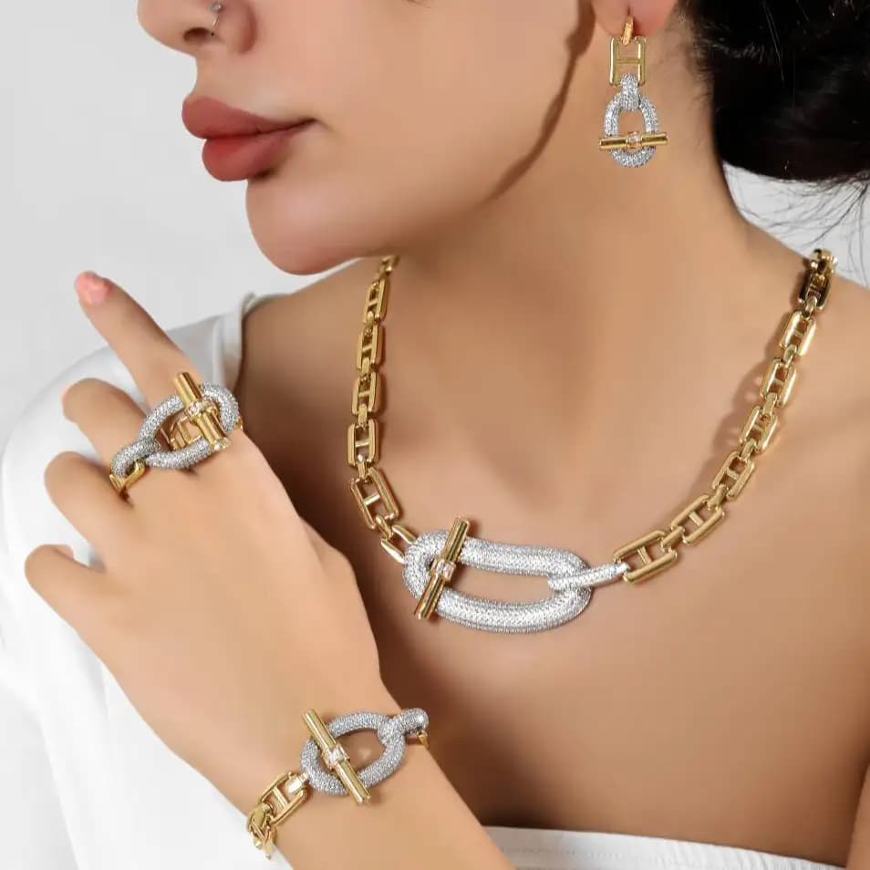 سرویس زنانه مجلسی گردنبند-گوشواره-دستبند-انگشتر جواهری هرمس نگین hermes رنگ ثابت کد amp