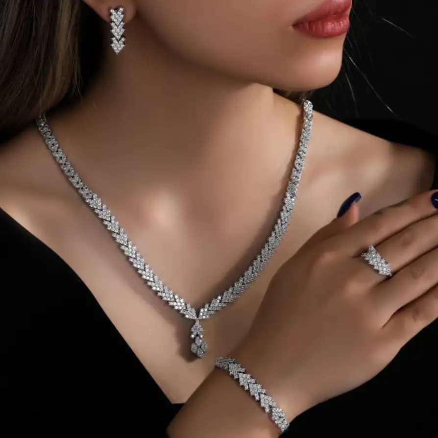 سرویس زنانه مجلسی گردنبند-گوشواره-دستبند-انگشتر جواهری نگین زیبا رنگ ثابت کد amp