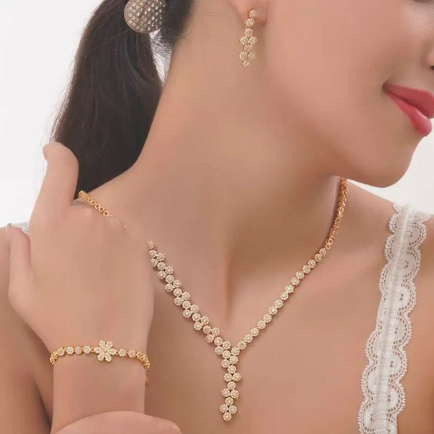 سرویس زنانه مجلسی گردنبند-گوشواره-دستبند جواهری بافت گل توپی رنگ ثابت کد amp