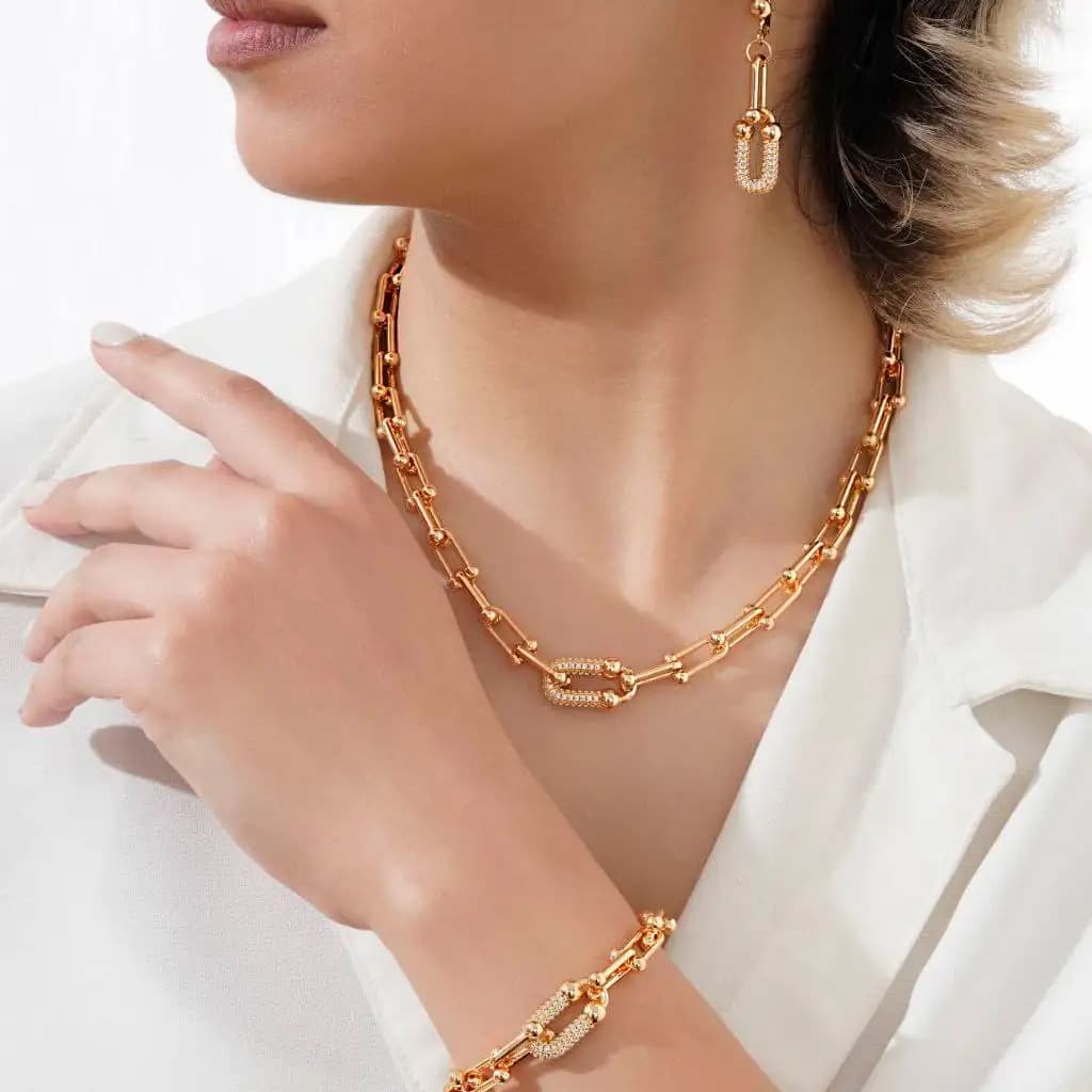 سرویس زنانه و دخترانه گردنبند-گوشواره-دستبند-طرح زنجیر تیفانی Tiffany رنگ ثابت کد amp