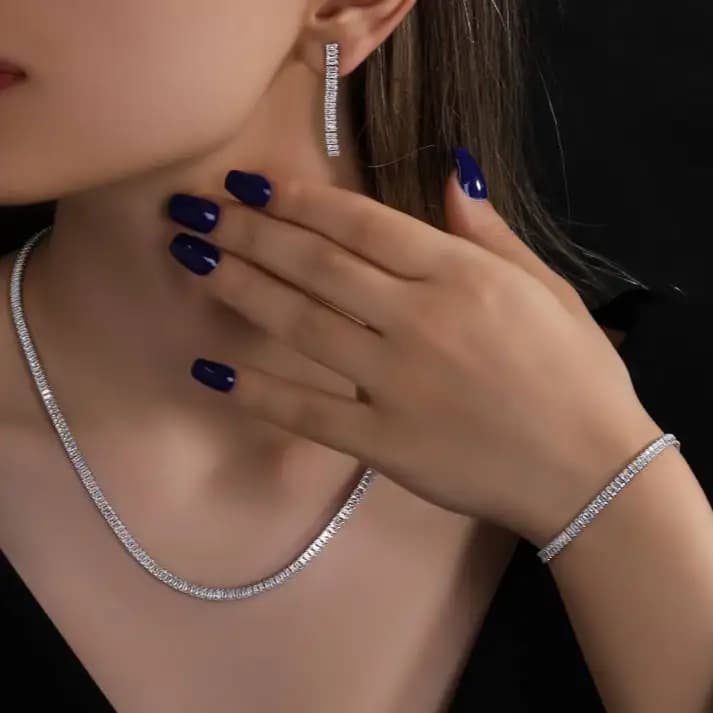 سرویس زنانه و دخترانه گردنبند-گوشواره-دستبند- نگین تنیسی آبکاری نقره رنگ ثابت amp