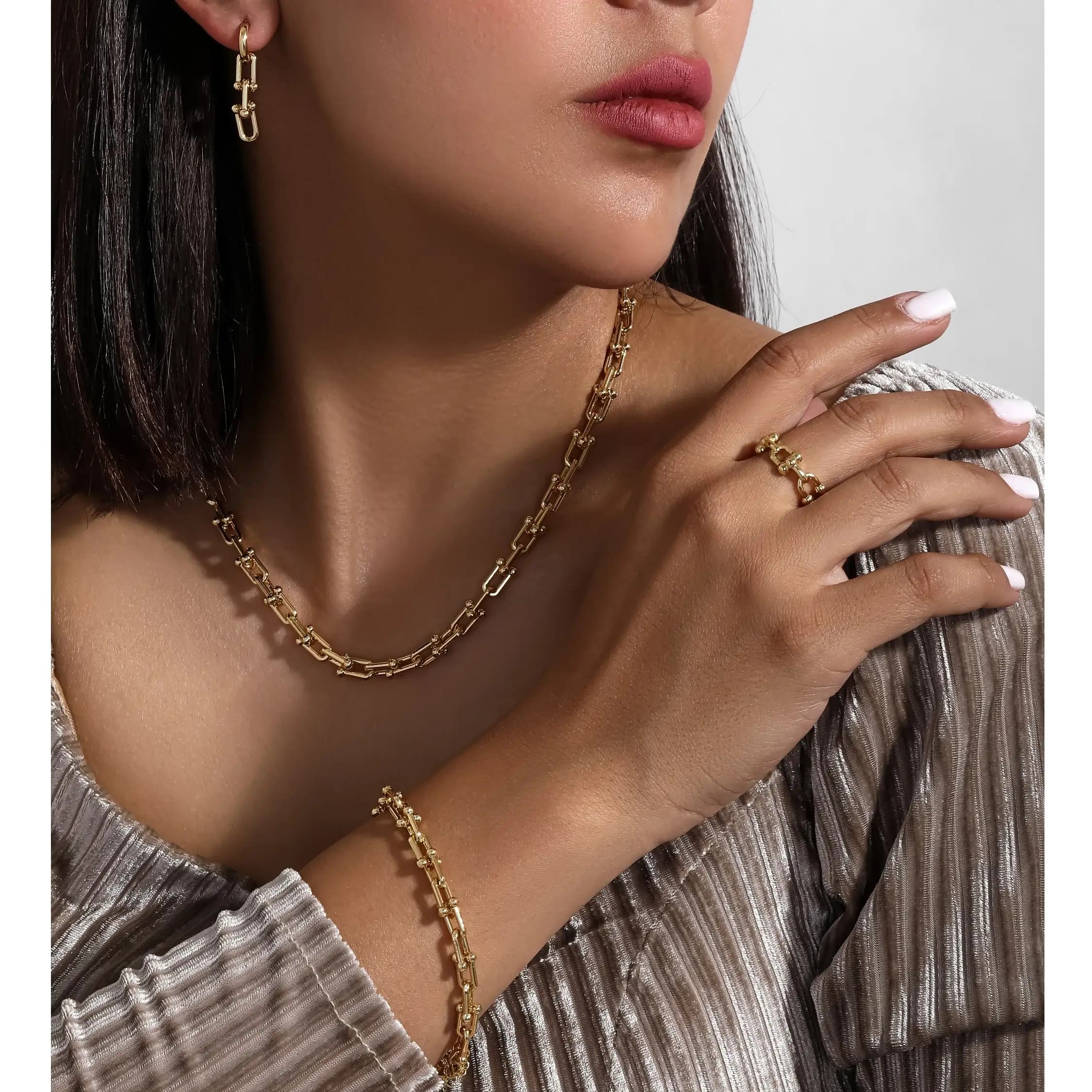 سرویس زنانه گردنبند-گوشواره-دستبند-انگشتر طرح زنجیر تیفانی Tiffany رنگ ثابت کد amp