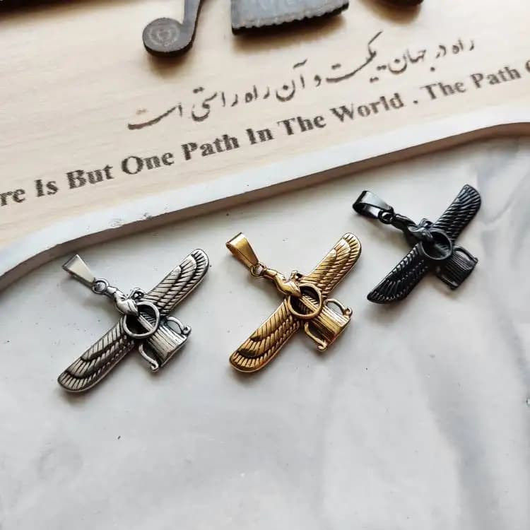 پلاک و آویز گردنبند استیل فروهر اهورا مزدا کوروش کبیر رنگ ثابت کد amp — تصویر ۲