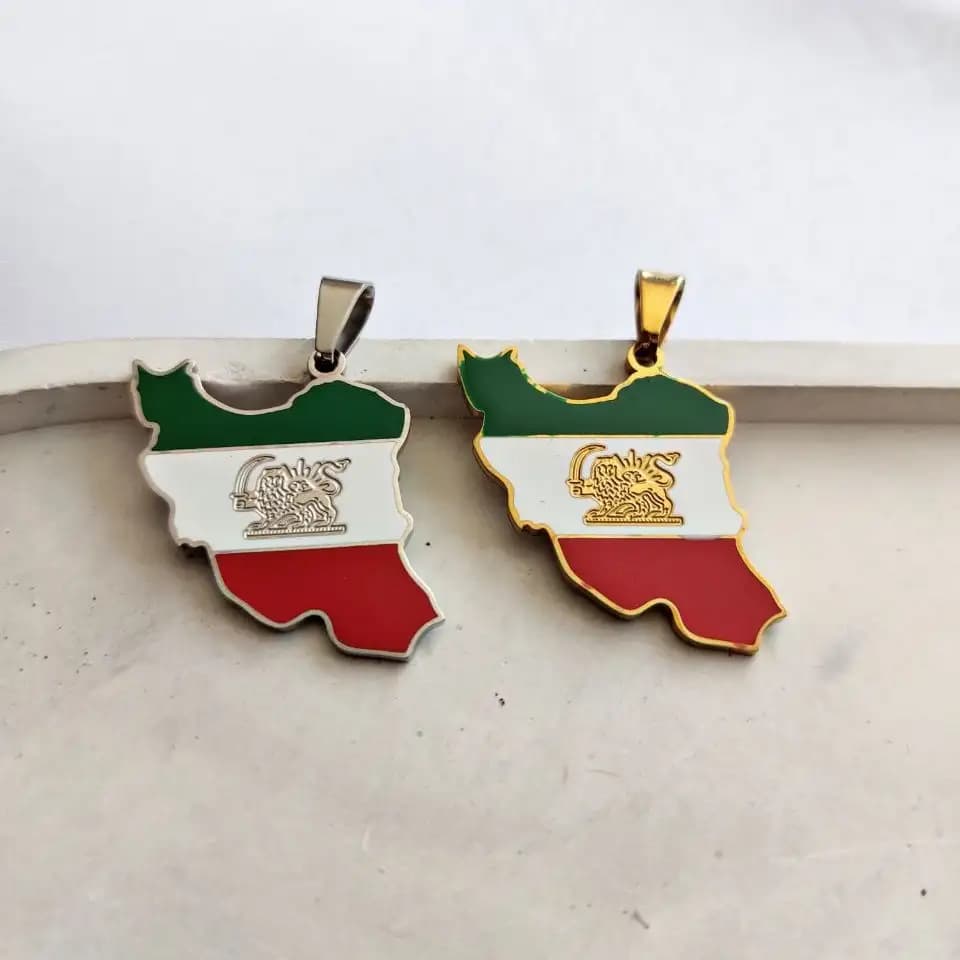 پلاک و آویز گردنبند استیل نقشه و پرچم سه رنگ شیر ایران رنگ ثابت کد amp — تصویر ۲