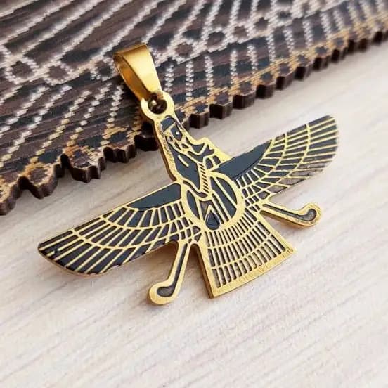 پلاک و آویز گردنبند استیل طرح فروهر اهورا مزدا ضد حساسیت رنگ ثابت کد amp