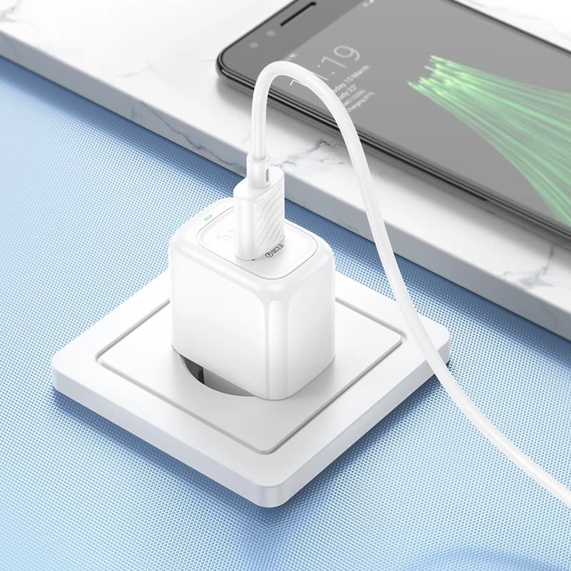 شارژر دیواری 18 وات هوکو مدل CS52A با کابل میکرو — تصویر ۷