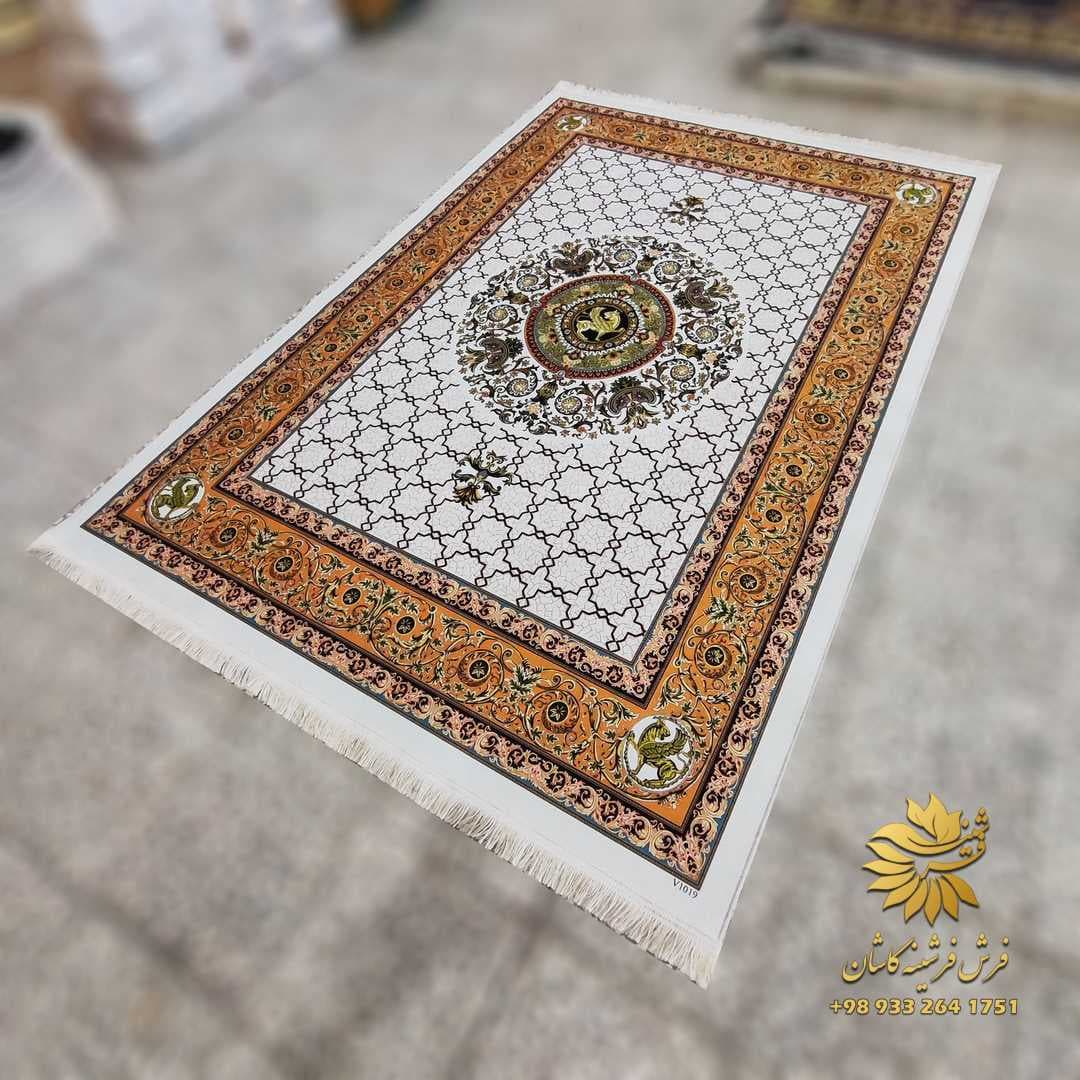 فرشینه کرم طلایی طرح ورساچه کد 1002 — تصویر ۲