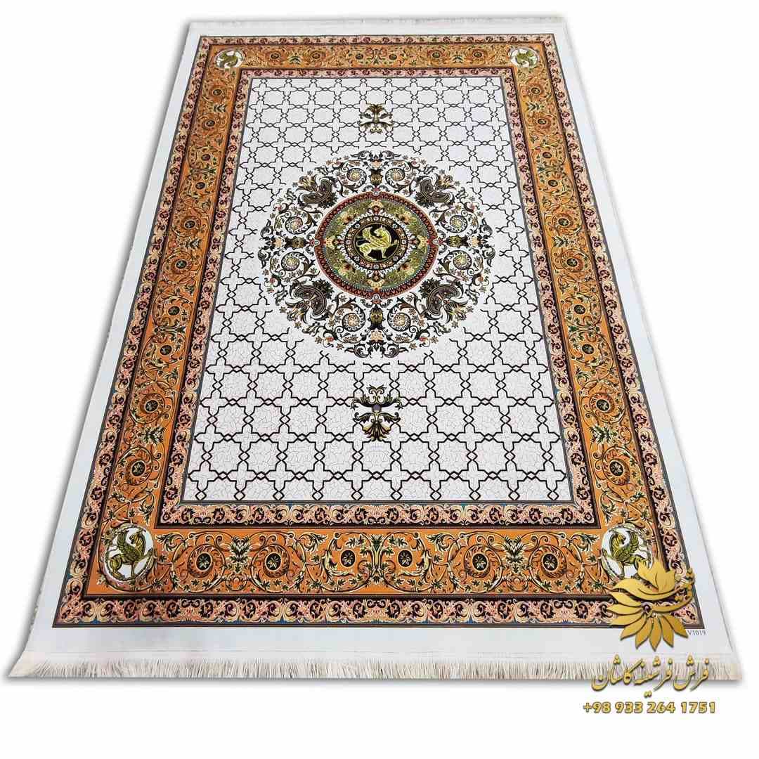 فرشینه کرم طلایی طرح ورساچه کد 1002