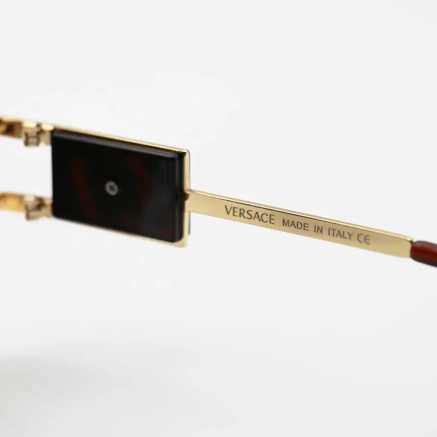 عینک آفتابی VERSACE با فریم خلبانی، طلایی و مشکی رنگ و عدسی قهوه‌ای سایه روشن مدل 38719 — تصویر ۸