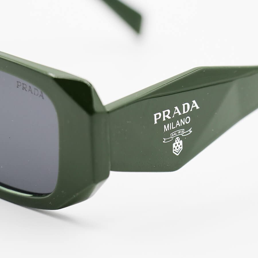 عینک آفتابی PRADA با فریم مستطیلی شکل، رنگ سبز تیره و لنز دودی تیره مدل N3941 — تصویر ۶