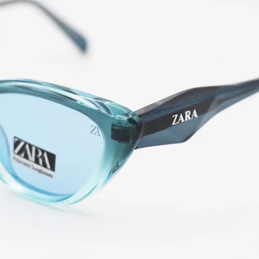 عینک آفتابی زنانه ZARA با فریم چشم گربه‌ای، رنگ سبز کله غازی، دسته سیم‌دار، لنز آبی تیره و پلاریزه مدل 66525 — تصویر ۶