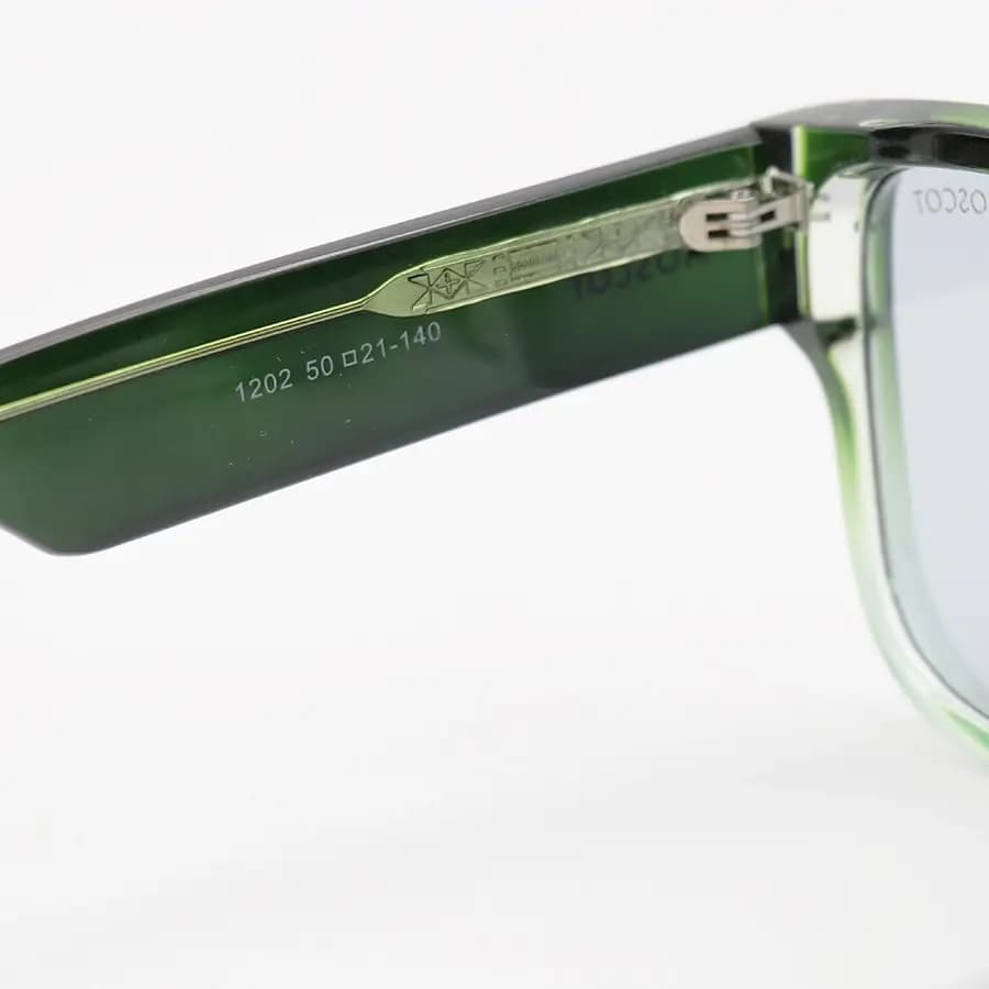 عینک آفتابی Moscot با فریم سبز رنگ، شکل ویفرر سایز بزرگ، دسته سیم‌دار و لنز دودی روشن مدل 1202 — تصویر ۷
