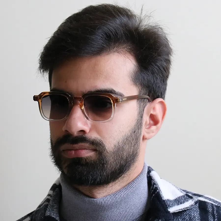 عینک آفتابی Moscot با فریم خاکستری براق، شکل مربعی و دسته سیم‌دار و لنز قهوه‌ای روشن مدل 1212 — تصویر ۲