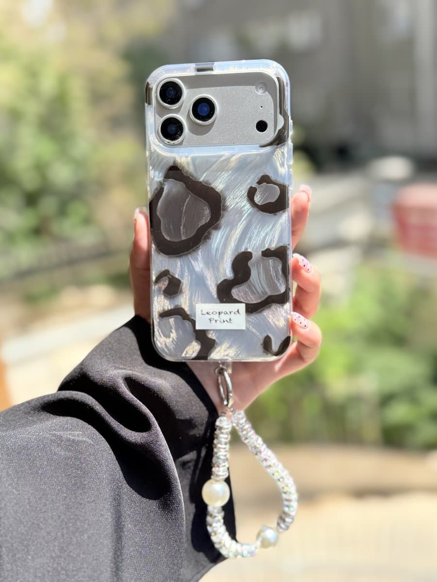 قاب پلنگی طوسی خال سیاه با آویز (کدC2287) مناسب برای iPhone 15Promax — تصویر ۳