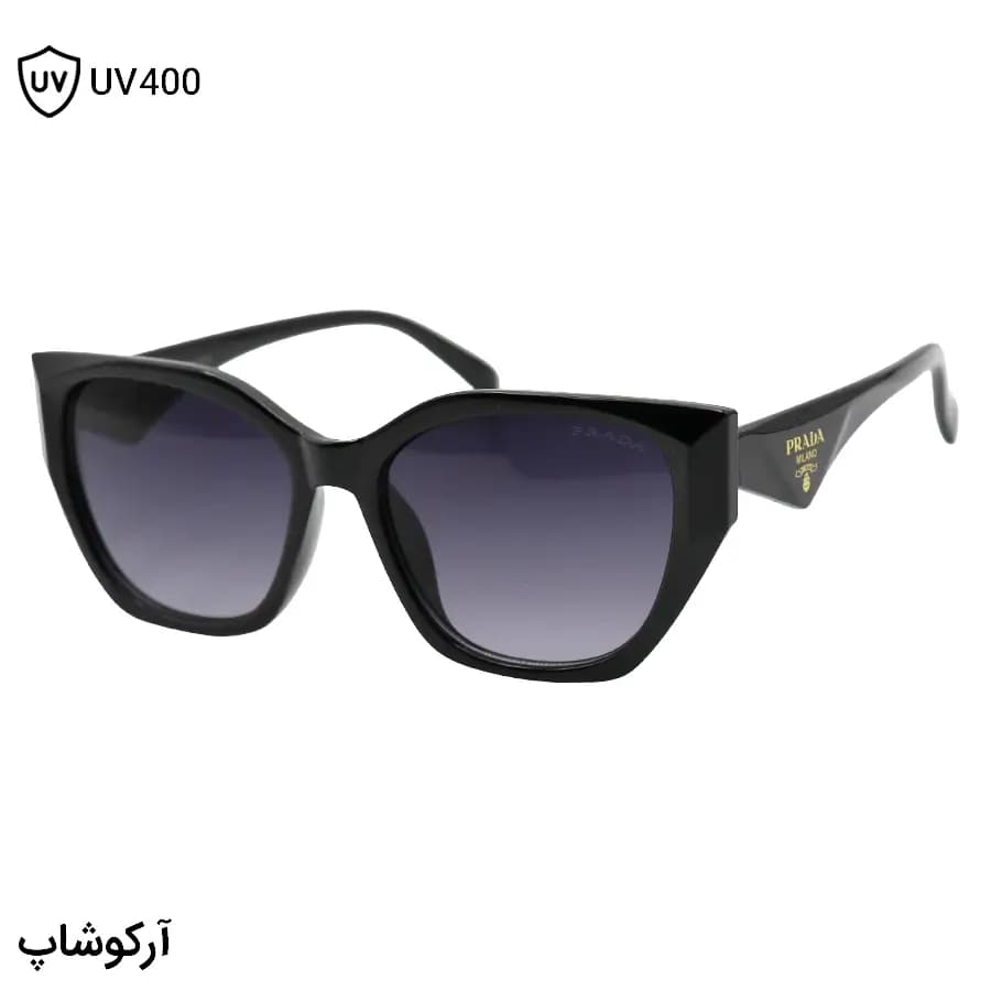 عینک آفتابی زنانه Prada با فریم مشکی براق، شکل چشم گربه‌ای و لنز دودی سایه روشن مدل 2001