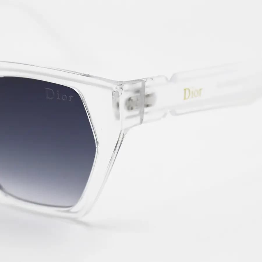 عینک آفتابی زنانه Dior با فریم چشم گربه‌ای شکل، شفاف و بی‌رنگ و لنز دودی سایه روشن مدل 2177 — تصویر ۶