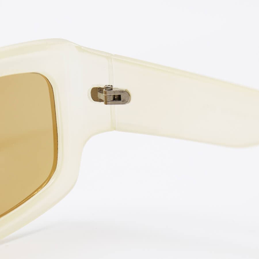 عینک آفتابی OFF-White فانتزی، شکل چند ضلعی، رنگ کرمی و لنز قهوه ای مدل YT7732 — تصویر ۴
