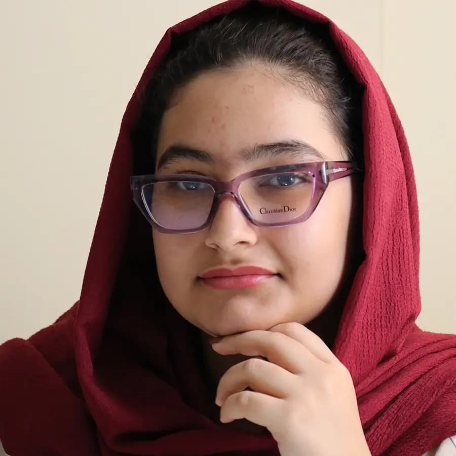 عینک طبی زنانه دیور با فریم رنگ بنفش براق، شکل مستطیلی، جنس استات، دسته سیم‌دار و لولا فنردار مدل 2155 — تصویر ۲