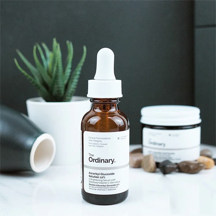 سرم ضد لک و روشن کننده The Ordinary مدل Ascorbyl Glucoside Solution 12% حجم 30 میلی لیتر — تصویر ۳