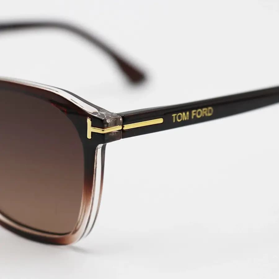 عینک آفتابی Tom Ford با فریم رنگ قهوه‌ای براق، مربعی شکل و لنز قهوه‌ای سایه روشن مدل 2809 — تصویر ۶