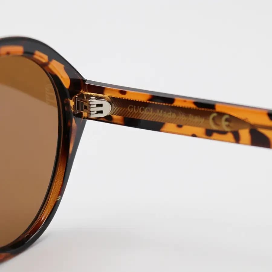 عینک آفتابی ترند Gucci با فریم هاوانا (پلنگی) براق، شکل خلبانی، دسته سیم‌دار و لنز قهوه‌ای تیره مدل 62605 — تصویر ۵