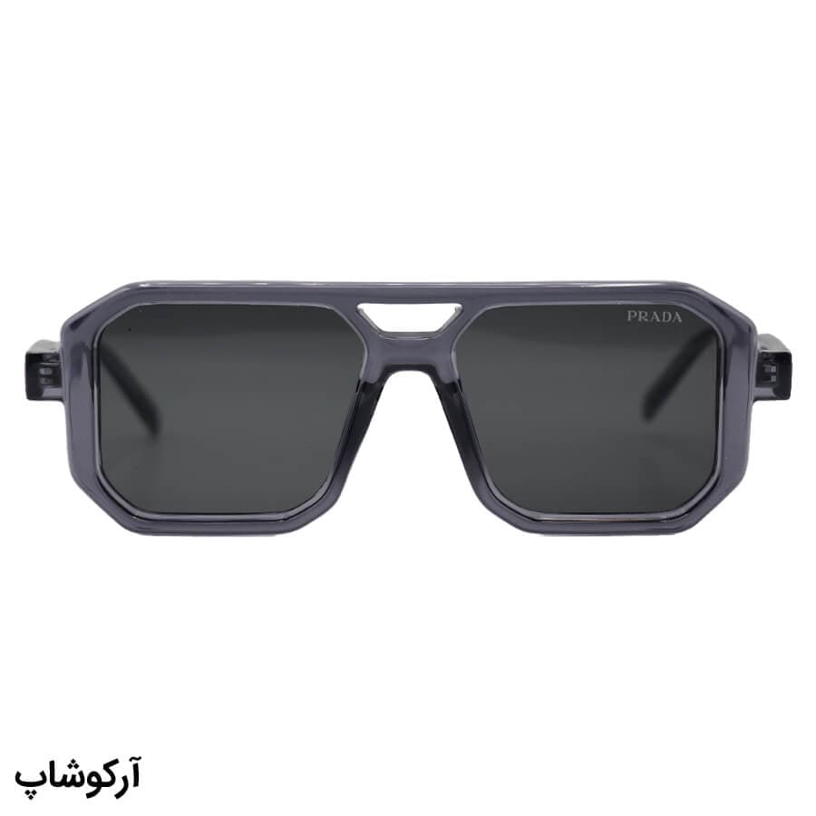 عینک آفتابی برند پرادا با فریم مربعی شکل، رنگ طوسی براق و لنز دودی تیره مدل ZN3903 — تصویر ۳
