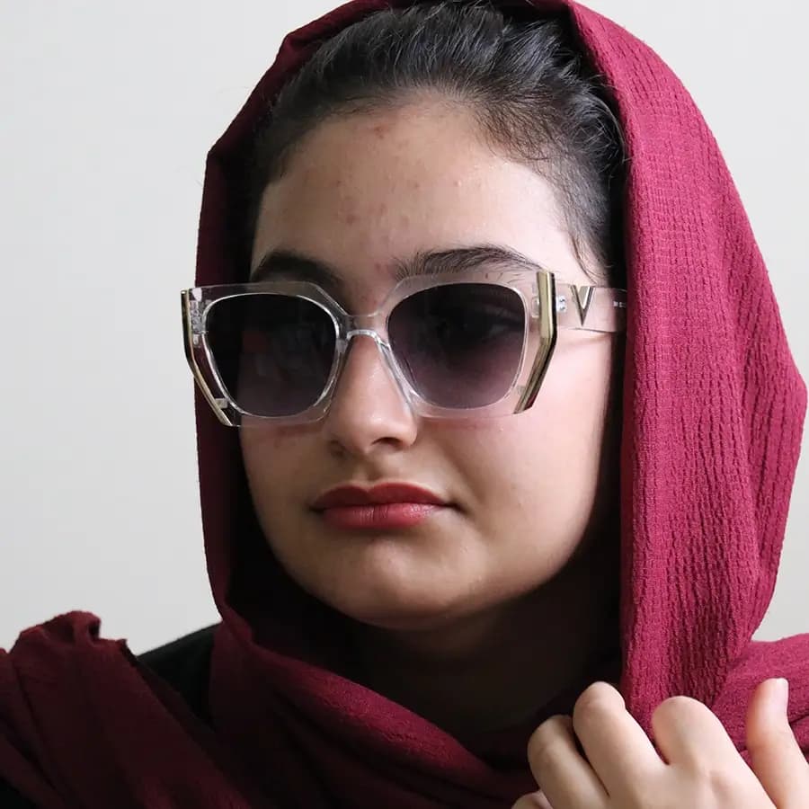 عینک آفتابی زنانه ولنتینو با فریم چند رنگ، پروانه ای شکل و لنز دودی سایه روشن مدل 9794 — تصویر ۸