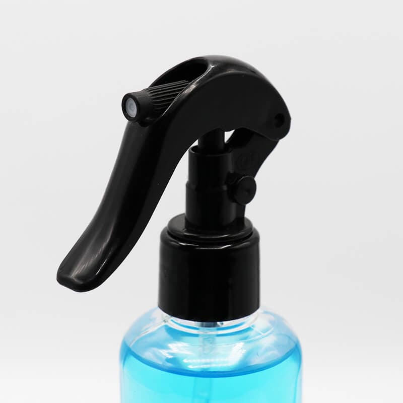 اسپری شیشه شوی لنز عینک برند ZEISS زایس با رنگ آبی و سایز بزرگ (اسپری کار) 992191 — تصویر ۳