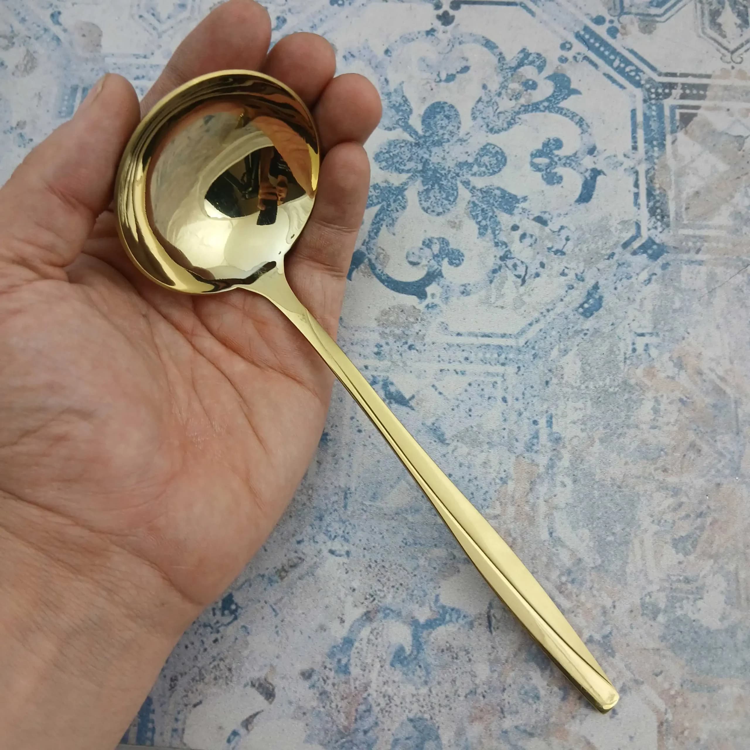 ملاقه کوچک یونیک مدل ماینز طلایی — تصویر ۳