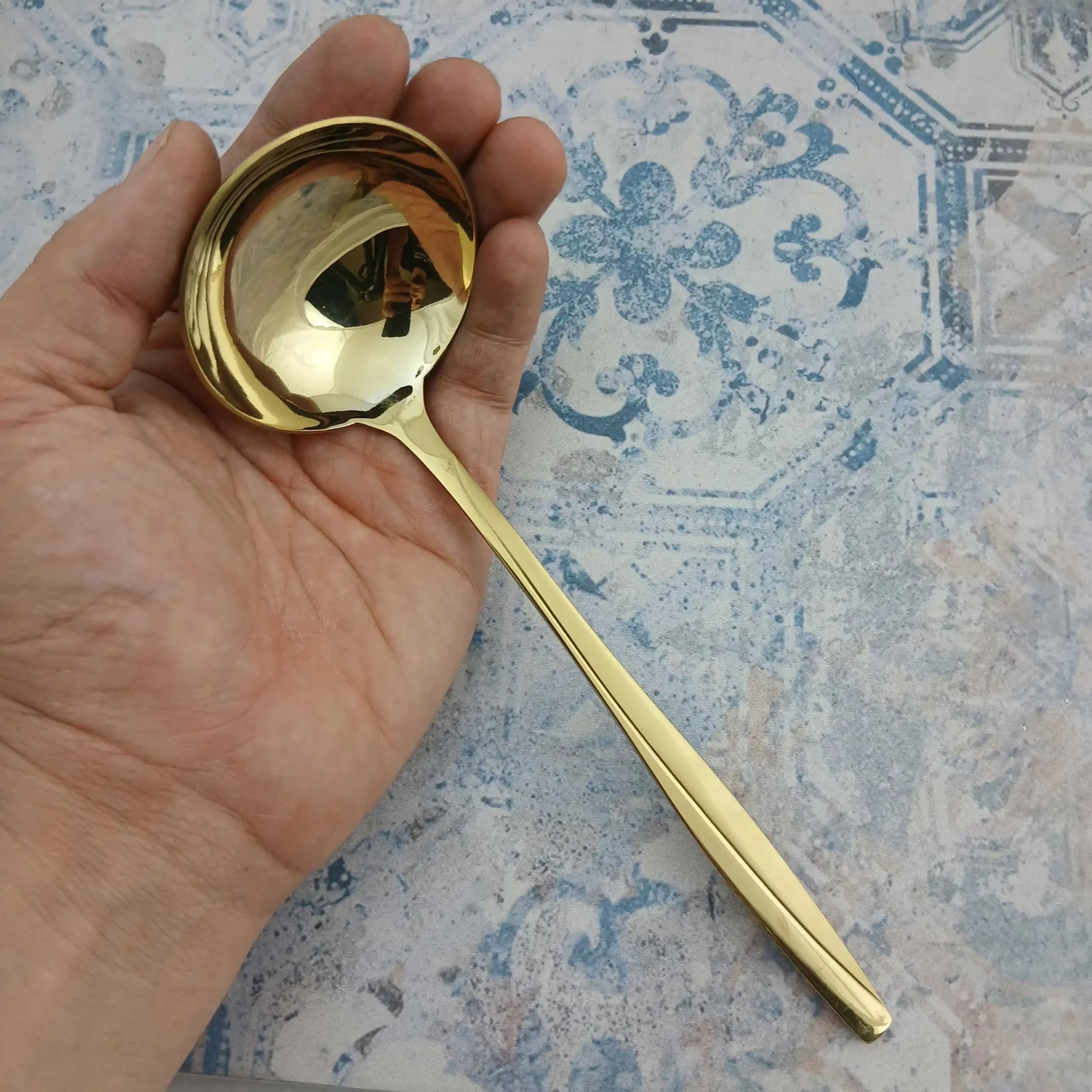 ملاقه کوچک یونیک مدل ماینز طلایی — تصویر ۲
