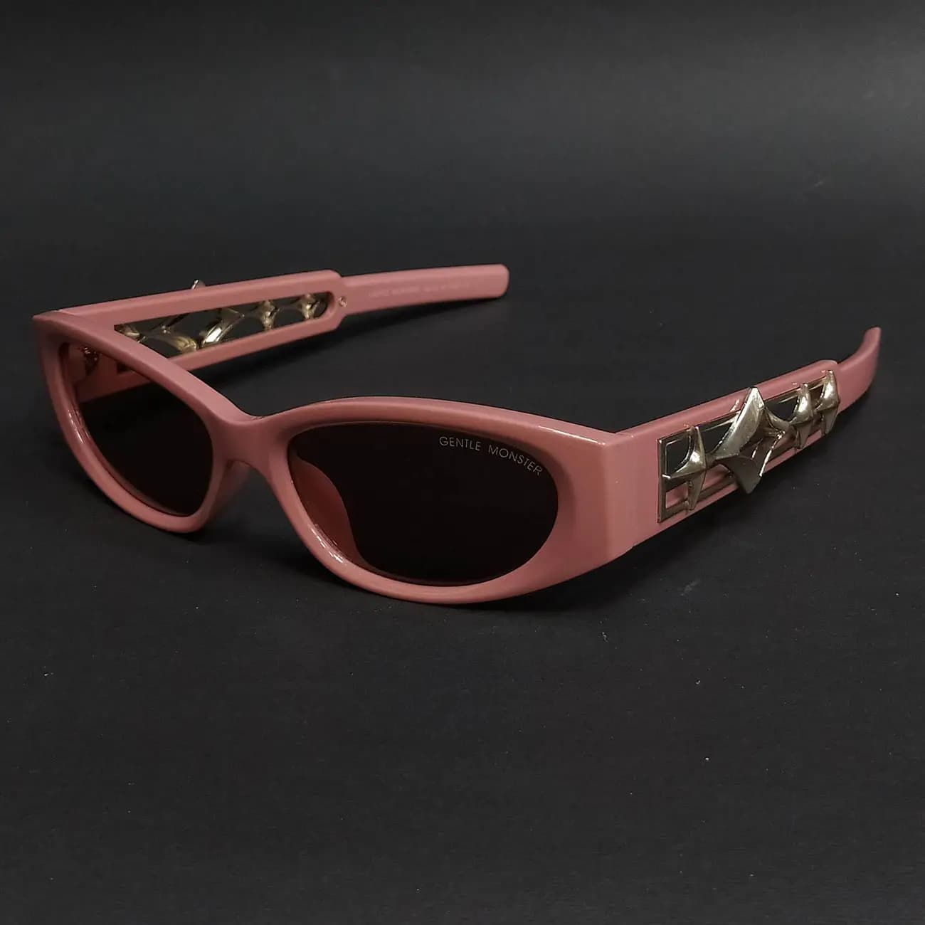 عینک آفتابی جنتل مانستر Gentle Monster فریم مستطیلی | دسته طرح فلزی BALENCIAGA استایل لوکس — تصویر ۴