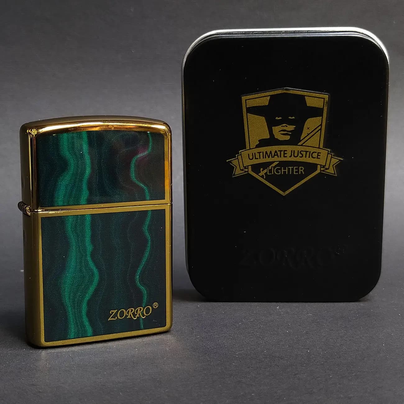 فندک بنزینی زورو ZORRO طرح سنگ مالاکیت سبز Green Malachite | قاب طلایی براق همراه جعبه فلزی کلکسیونی